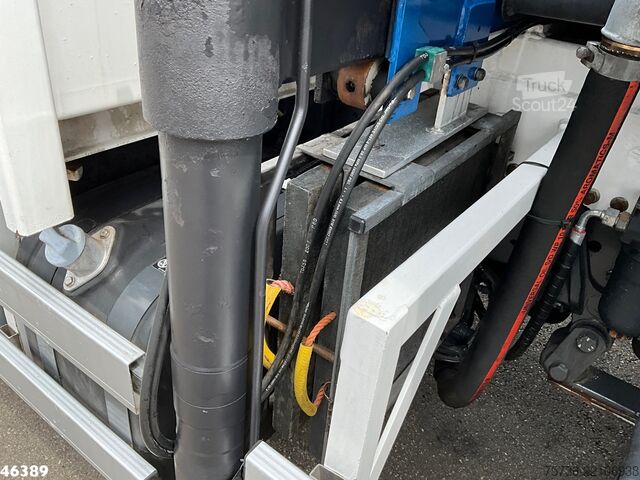 Bestelwagen autodrager Mercedes-Benz Axor 1824 Euro 5 HMF 12 Tonmeter laadkraan Just...