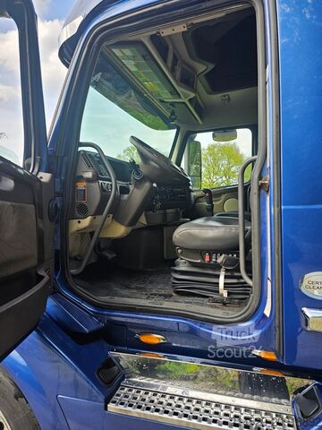 Standaard trekker Volvo VNL 670