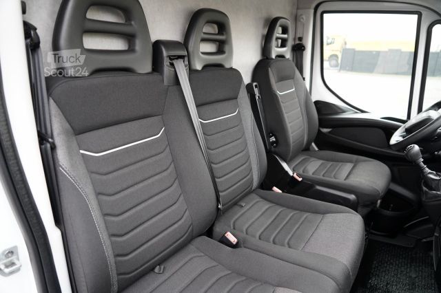 Panel van IVECO DAILY 35-140 / BLASZAK / FURGON / MANUAL 