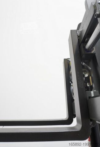 4 krypčių krautuvas Combilift WR4