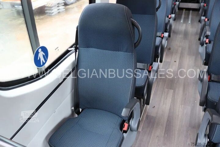 Minibus Iveco DAILY / A65C18/  Airco / Automatic / Lift