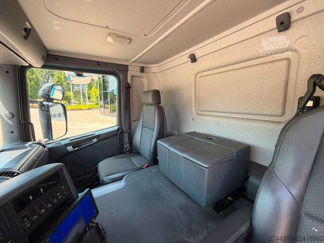 Ladbil med lad SCANIA P250