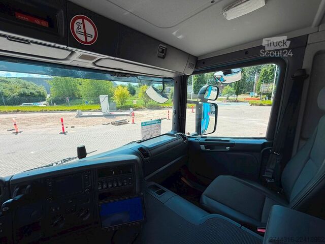 Ladbil med lad SCANIA P250