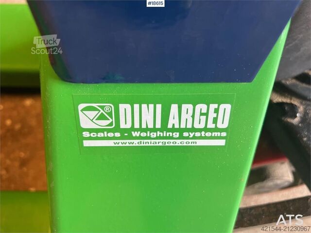 Rakennuskone  Dini Argeo Jekketralle med vekt