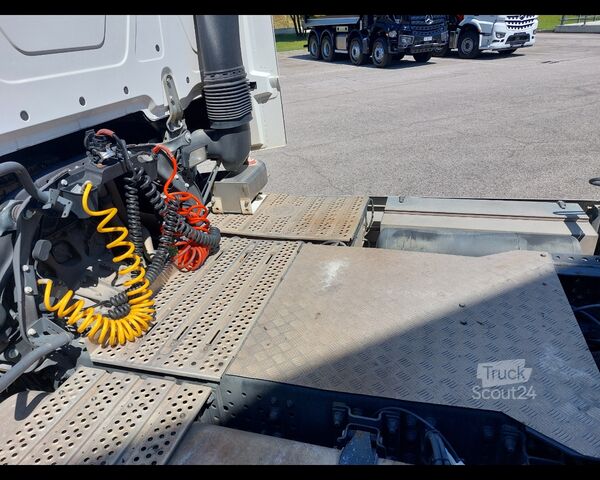 Standard trekkvogn MERCEDES-BENZ Actros 4 18 4x2 - actros 1853 LS flat cab. .2,5 Euro V