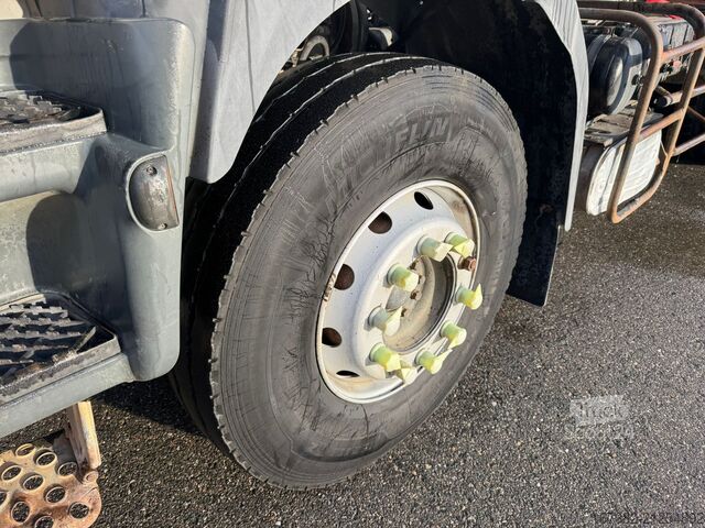 Ανατρεπόμενο φορτηγό Renault Kerax 370dCI 6x4 Kipper