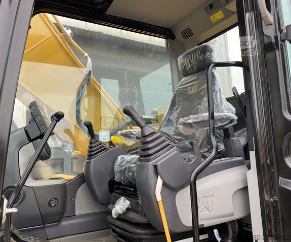 Crawler excavator Caterpillar 323D3