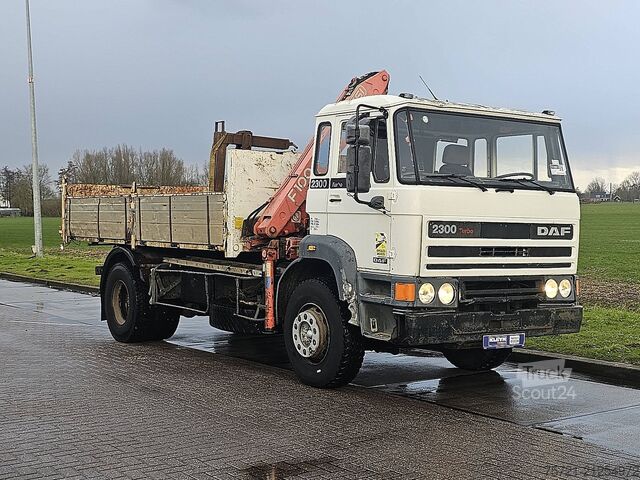 Wywrotka z dźwigiem DAF 2300 TURBO FRENCH TIPPER CRANE