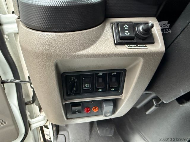 Plate-forme élévatrice sur camion NISSAN Cabstar 4x2 Ruthmann Steiger TB 270