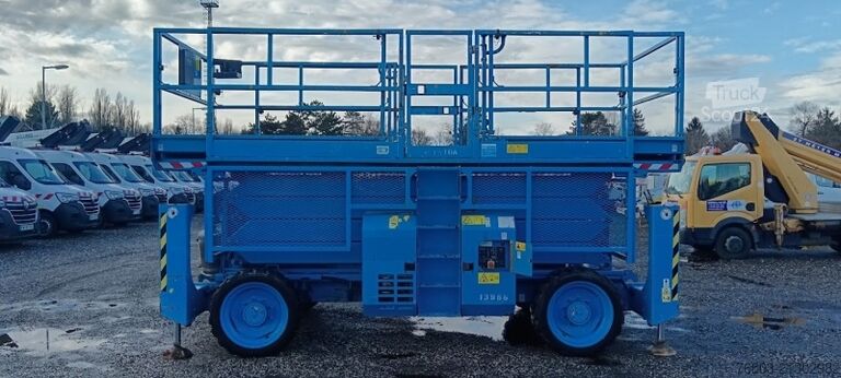 Elevadora de tijera Genie GS4390 - 15,11m, diesel, 4x4