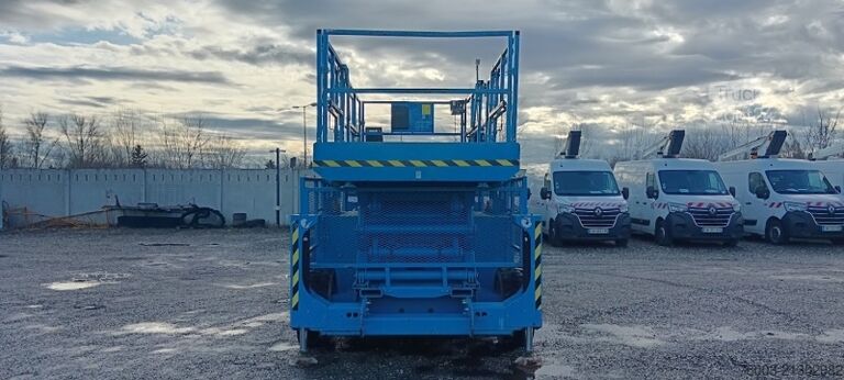 Elevadora de tijera Genie GS4390 - 15,11m, diesel, 4x4