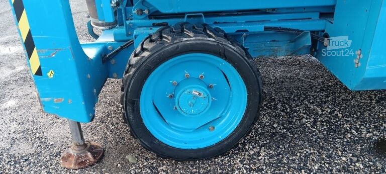 Elevadora de tijera Genie GS4390 - 15,11m, diesel, 4x4