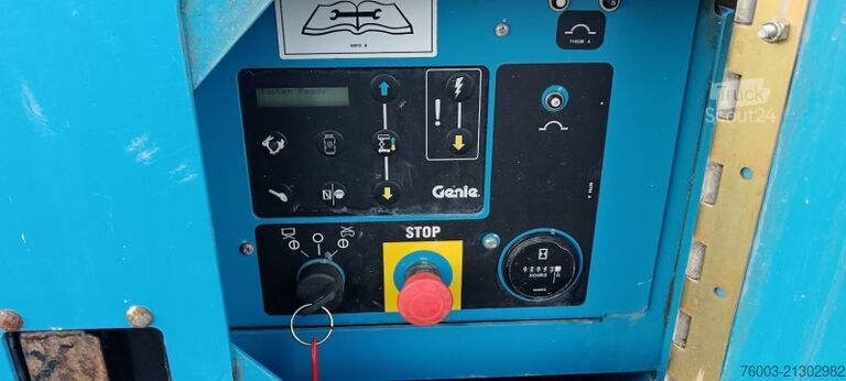 Elevadora de tijera Genie GS4390 - 15,11m, diesel, 4x4