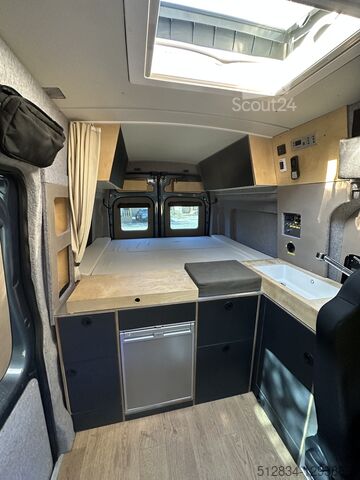 Zabojniški kombi Ford Transit L3H3