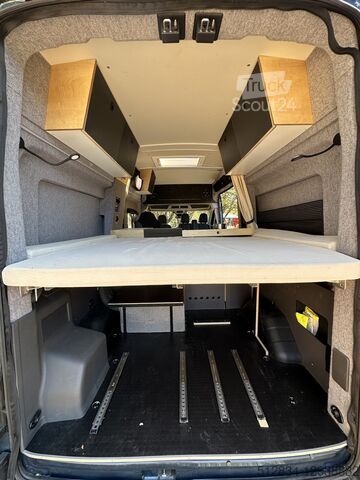 Zabojniški kombi Ford Transit L3H3