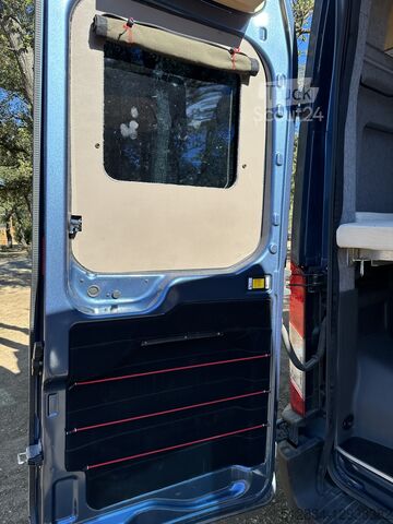 Zabojniški kombi Ford Transit L3H3