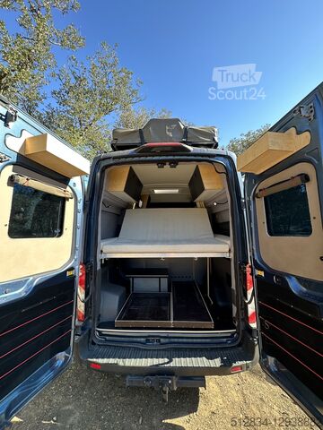 Zabojniški kombi Ford Transit L3H3