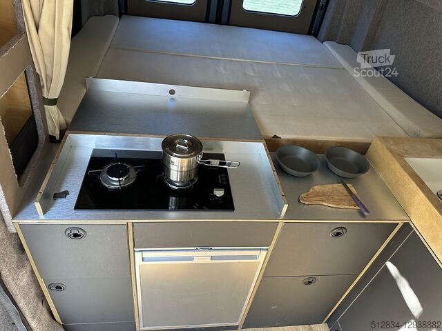 Zabojniški kombi Ford Transit L3H3