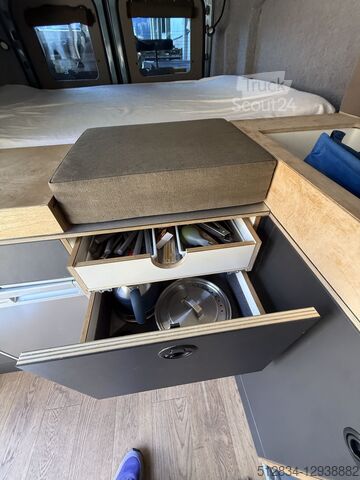 Zabojniški kombi Ford Transit L3H3