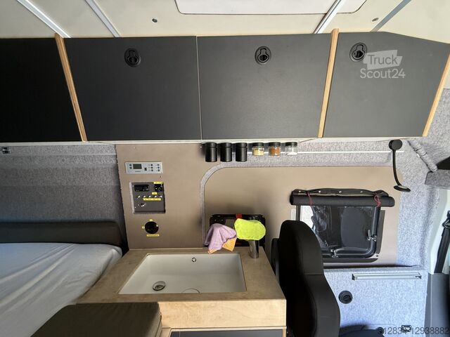 Zabojniški kombi Ford Transit L3H3