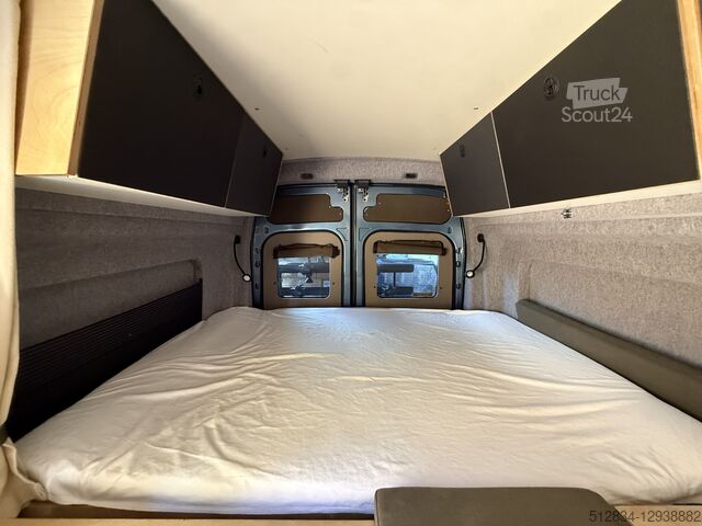 Zabojniški kombi Ford Transit L3H3