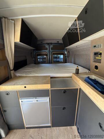 Zabojniški kombi Ford Transit L3H3