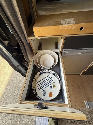 Zabojniški kombi Ford Transit L3H3