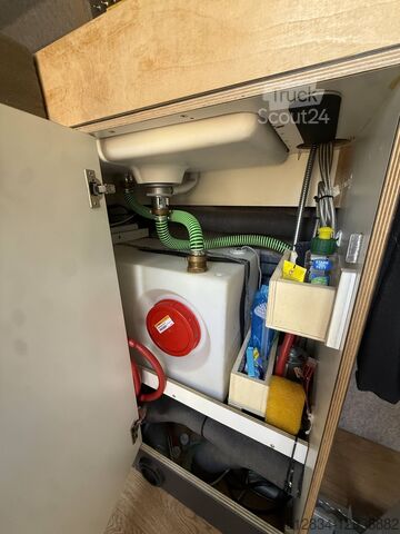 Zabojniški kombi Ford Transit L3H3