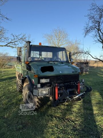 Maszyna rolnicza Mercedes-Benz Unimog U 1000 U424