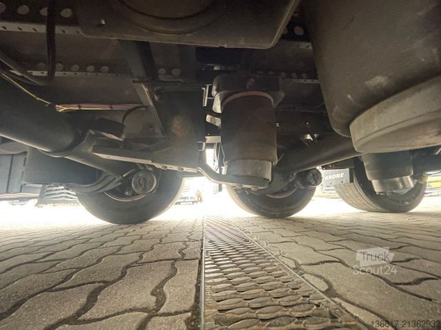 Öppen semitrailer med kapell KRONE SD Plane Mega Edscha Hubdach 2x Liftachse