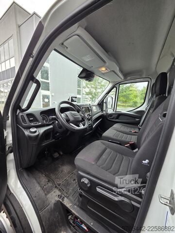 Dubă cu caroserie tip cutie Iveco Daily 70C18
