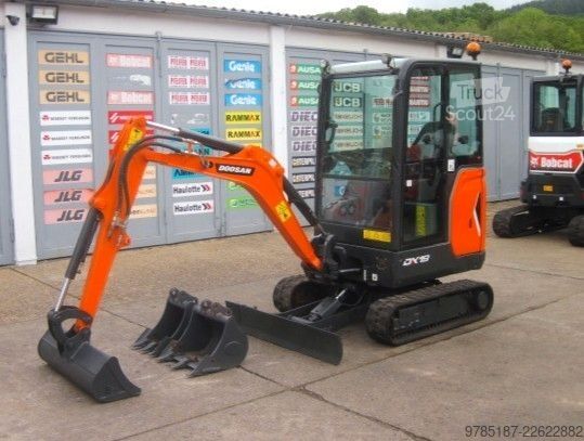 Mini-pelle DOOSAN DX 19 3x Löffel (baugleich Bobcat E19)