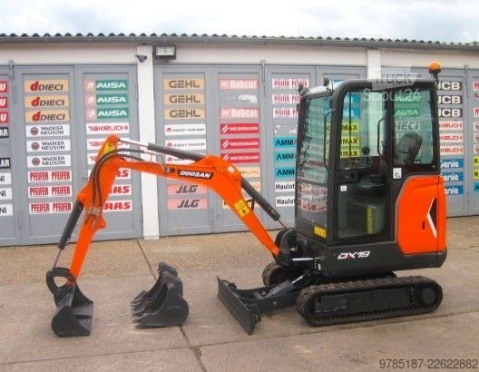 Mini-pelle DOOSAN DX 19 3x Löffel (baugleich Bobcat E19)