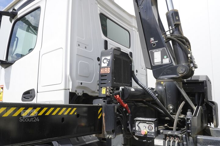 Plataforma con grúa Mercedes-Benz Arocs 1833 4x2 / 50 tho. km! / HIAB
