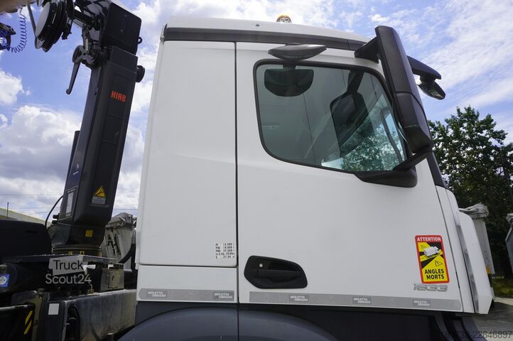 Plataforma con grúa Mercedes-Benz Arocs 1833 4x2 / 50 tho. km! / HIAB