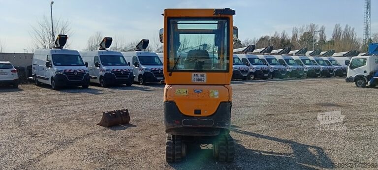 حفارة صغيرة Yanmar SV18 - with 3 buckets