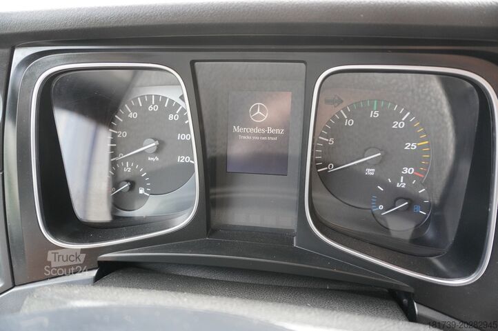 U frižideru Mercedes-Benz Actros 1824 / Refrigerator 22 EPAL