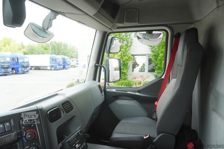 Camion refrigerato Renault D19 WIDE / Lamberet refrigerator Multite