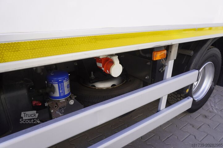 Frigorifik kamyon Renault D12 / Lamberet refrigerated truck / lift