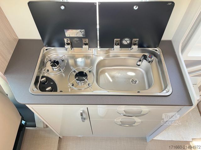 Camper semintegrato BÜRSTNER Lineo T 700