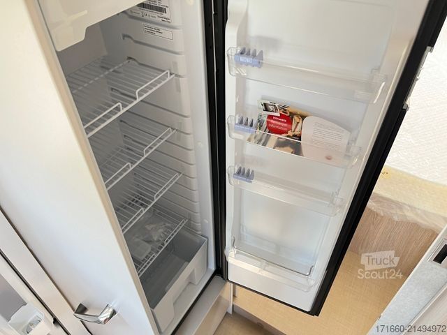 Camper semintegrato BÜRSTNER Lineo T 700