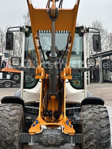 Pala gommata LIEBHERR L506C Schaufel/Palettengabel