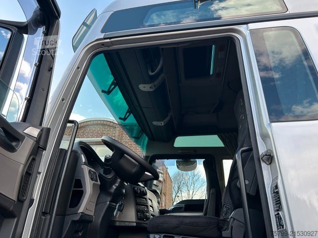 Truck mounted crane MAN 26.510 mit PK37002 TEC G Heckladekran 6x2