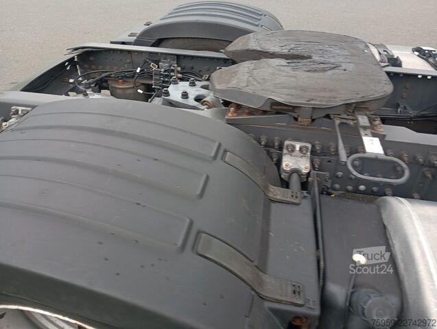 Nagy térfogatú nyergesvontató VOLVO FH460 GlobeXL EU6d I-PARC 820LTank Spoiler X-LOW