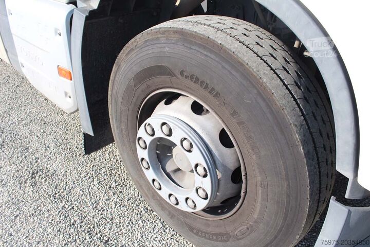 Camion scarrabile Volvo FH12 460 motrice porta casse mobili usat
