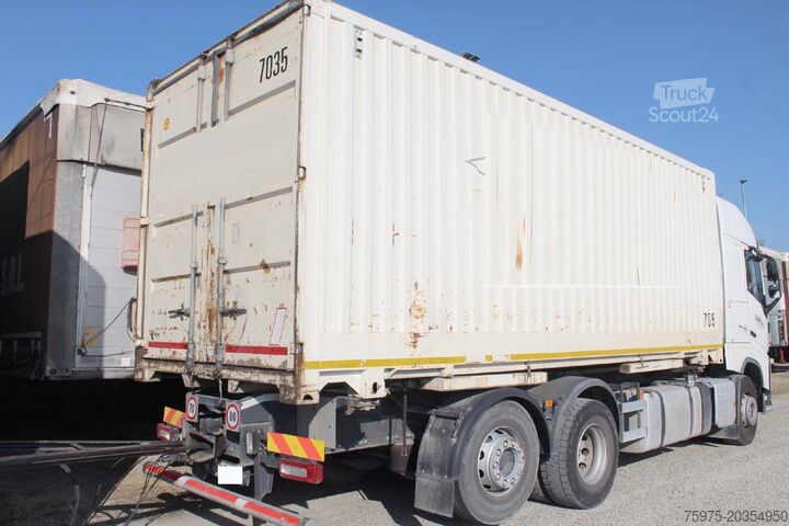 Camion scarrabile Volvo FH12 460 motrice porta casse mobili usat