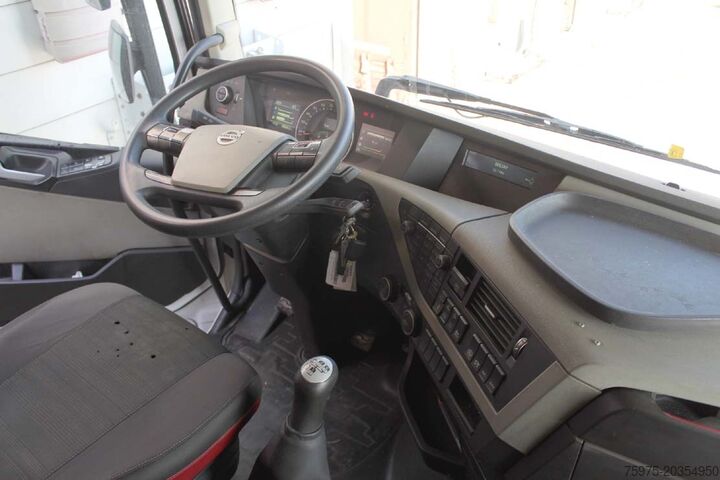 Camion scarrabile Volvo FH12 460 motrice porta casse mobili usat