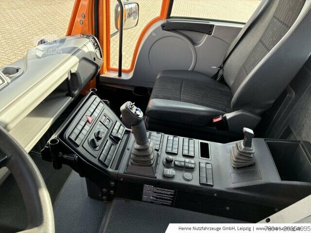 Poľnohospodársky stroj Mercedes-Benz Unimog U 423