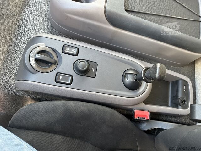 Camião de caixa fechada DAF LF 45.230