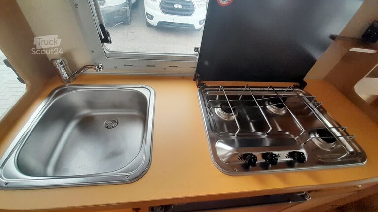 Avtodom z nadgradnjo (alkoven) Mobilvetta NUVOLA FREELINE